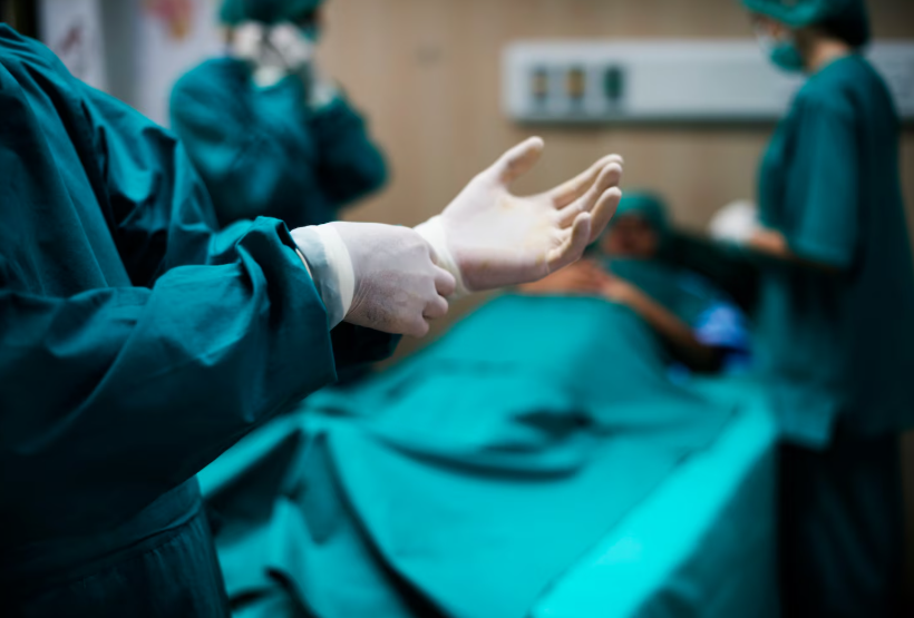 Стресс перед операцией может усугубить боль и увеличить риски осложнений