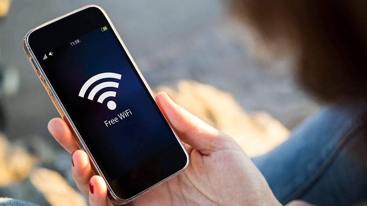 Россиян предупреждают о рисках подключения к чужому Wi-Fi
