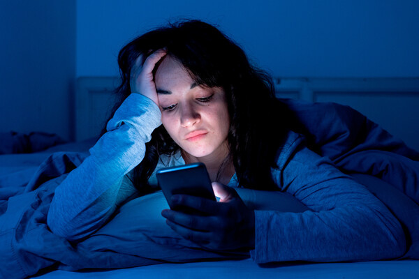 Почему мы продолжаем следить за бывшими в соцсетях