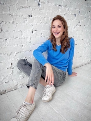 Актриса Марина Коняшкина рассказывает о премьере сериала "Полюби меня снова"