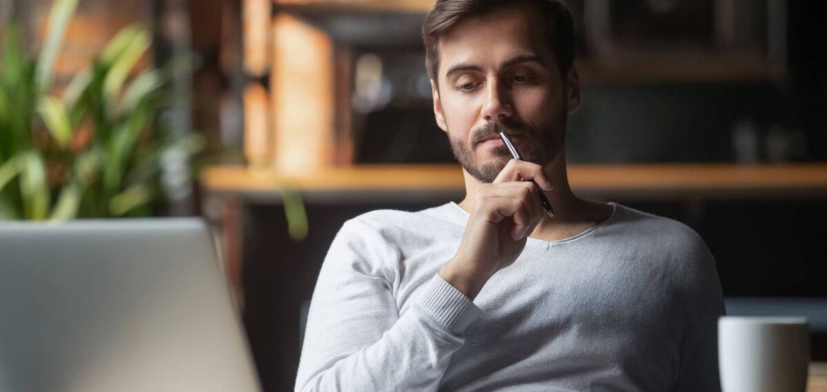 Признаки, что он скрывает свою боль из-за разрыва