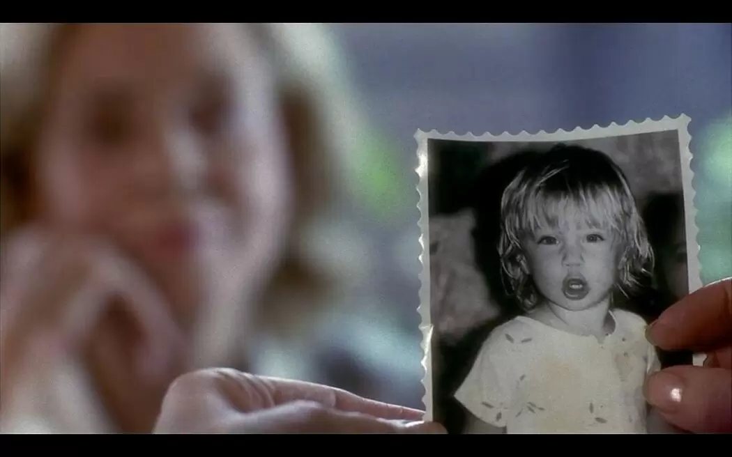 Почему стоит посмотреть фильм "У зеркала два лица"