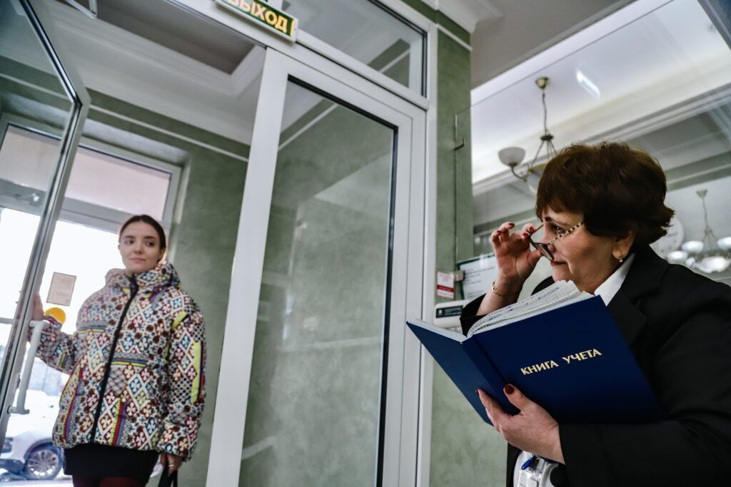 Консьерж в доме: новая реальность безопасности или лишняя трата?